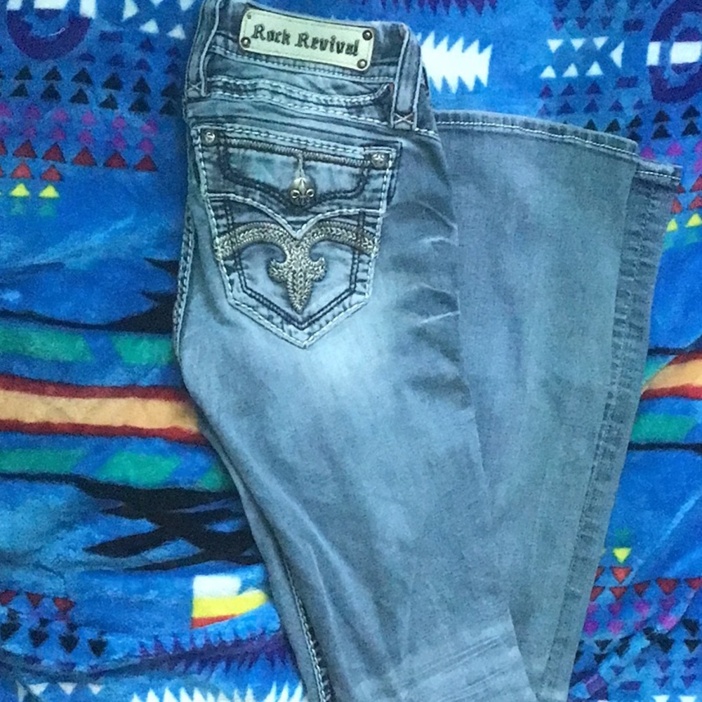 These jeans are size 25 bootcut Rock Revivals.